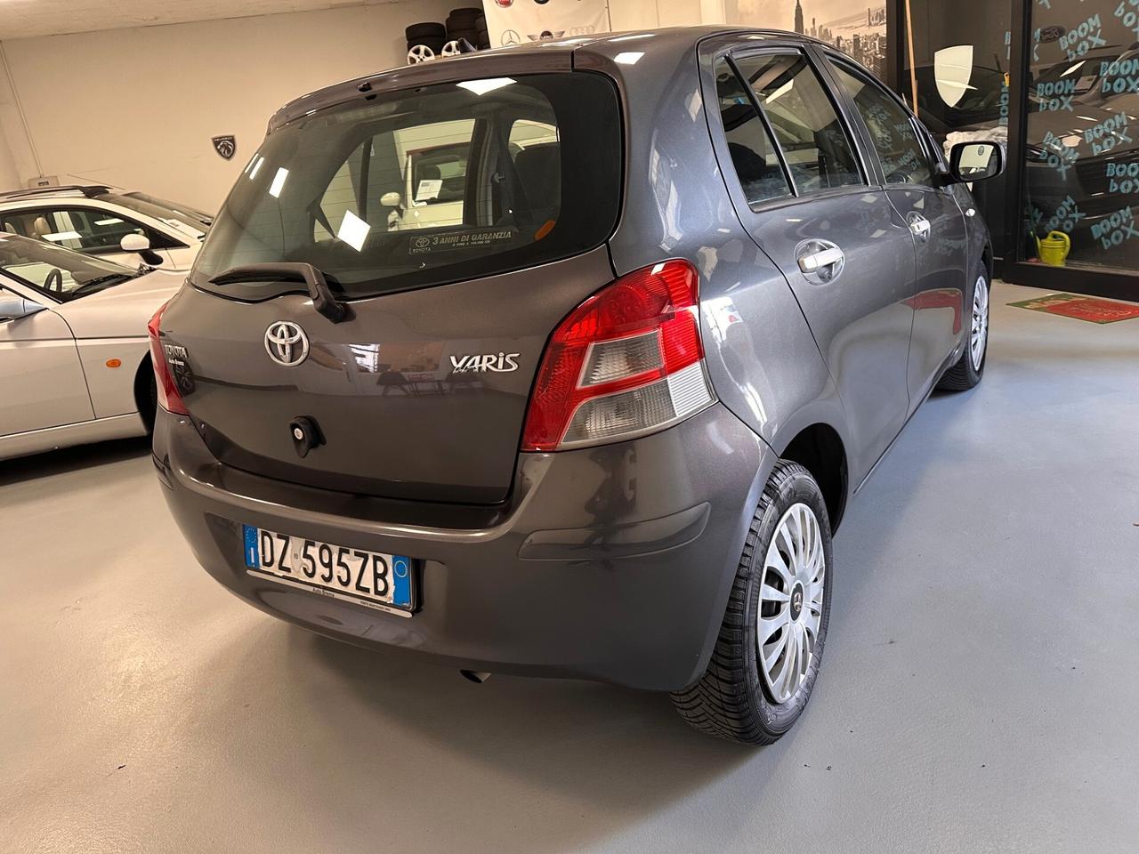 TOYOTA YARIS 1.3 BENZINA 5 PORTE AUTOMATICA