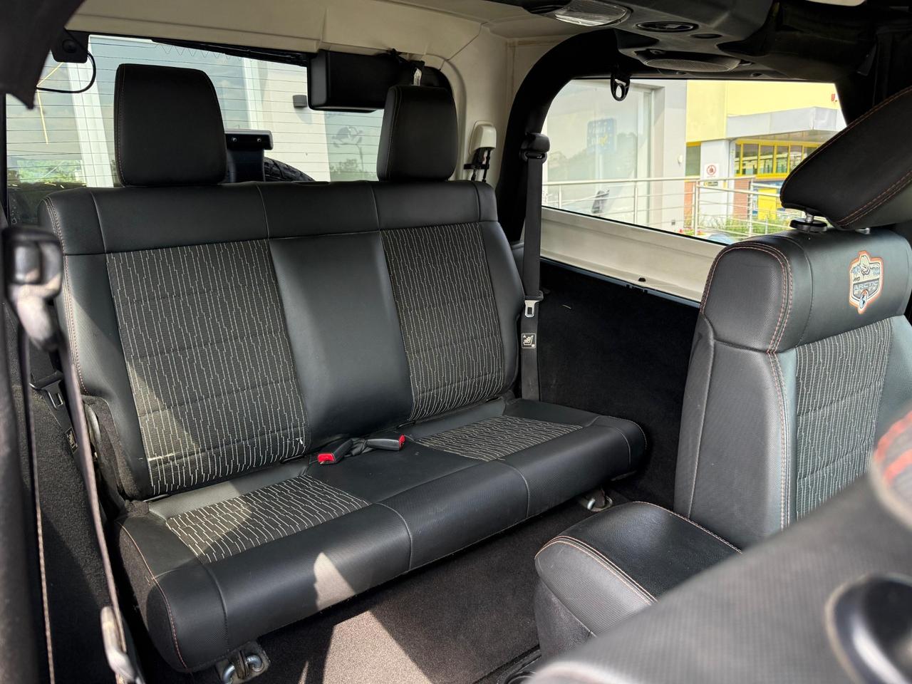 Jeep Wrangler 2.8 CRD DPF Sahara Auto rimessa a nuovo