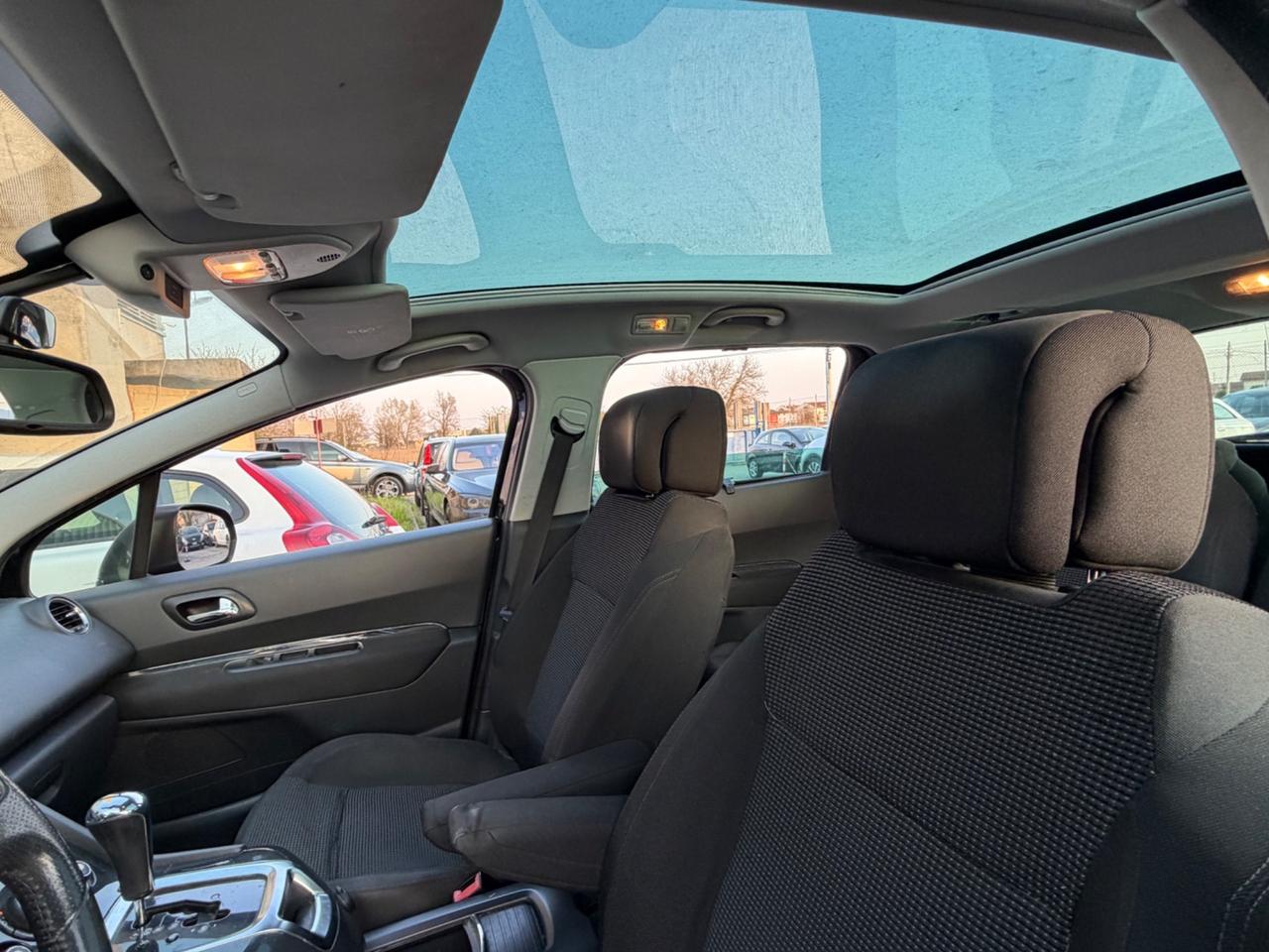 Peugeot 5008 1.6 HDi 112CV cambio robotizzato Tecno