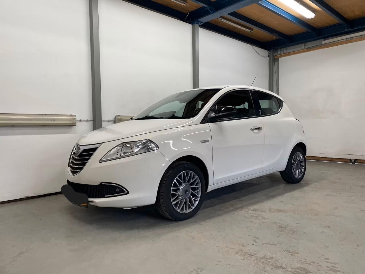 Lancia Ypsilon 1.3 MJT 16V 95 CV 5 porte S&S Elle ok neo patentati