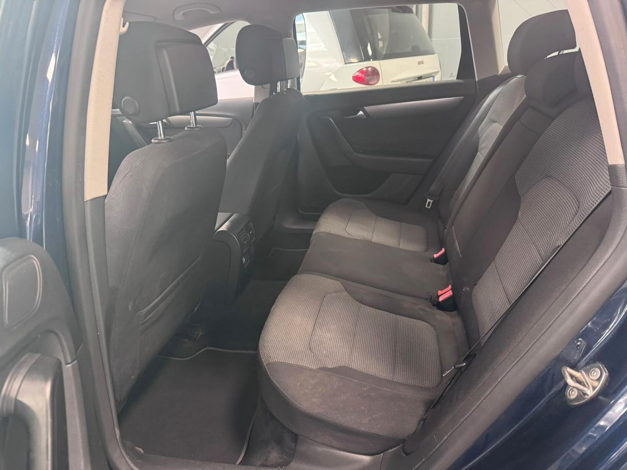 Volkswagen Passat 2.0 TDI Comfortline BlueM. Tech.
