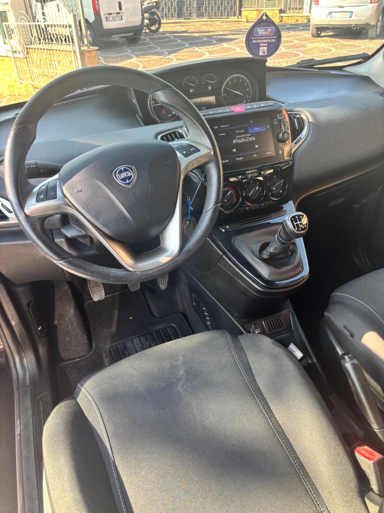Lancia Ypsilon 1.0 FireFly 5 porte S&S Hybrid Ecochic Gold