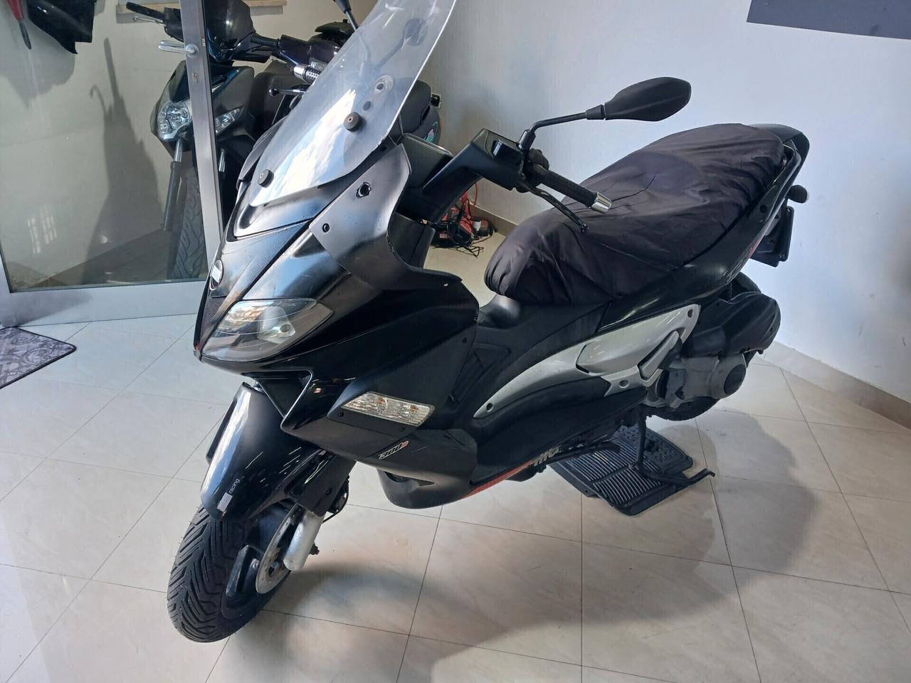Aprilia SR Max 300 GARANTITO 12 MESI