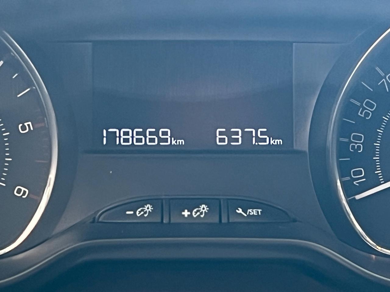 Peugeot 2008 1.4 HDi 68CV Active