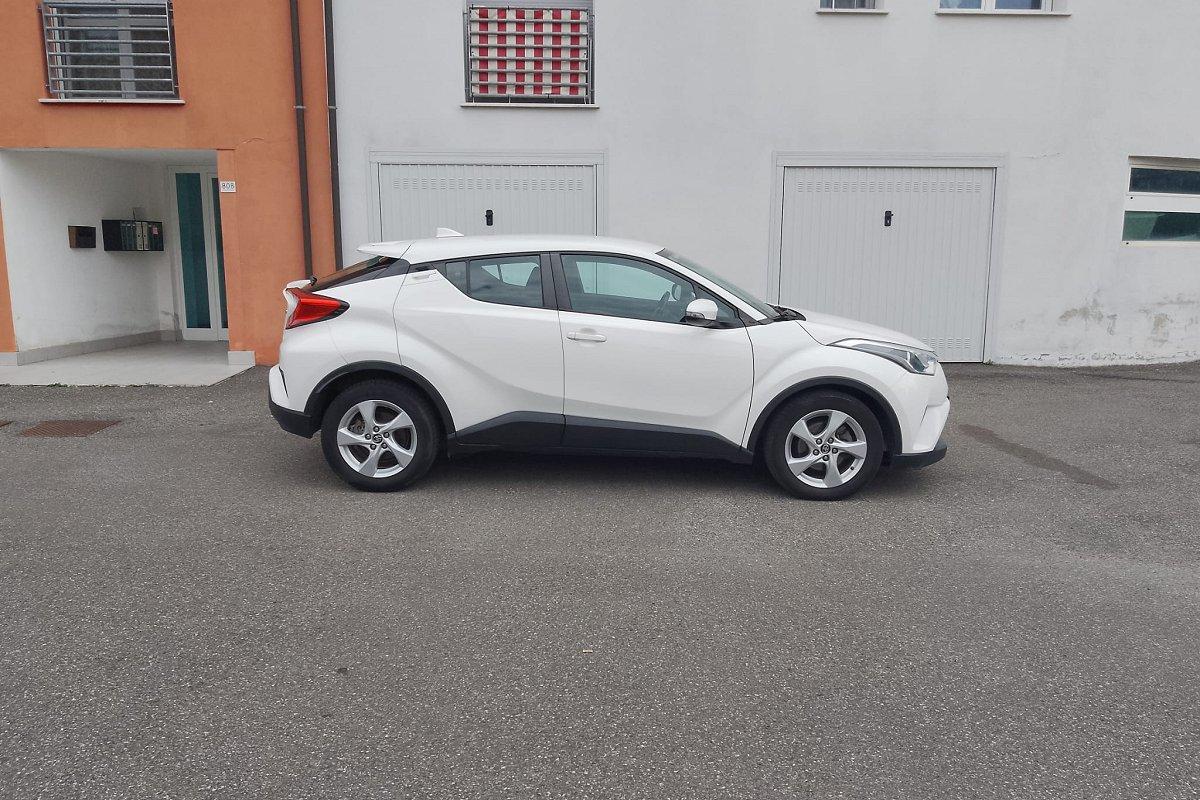 TOYOTA C-HR 1.8 Hybrid E-CVT Active