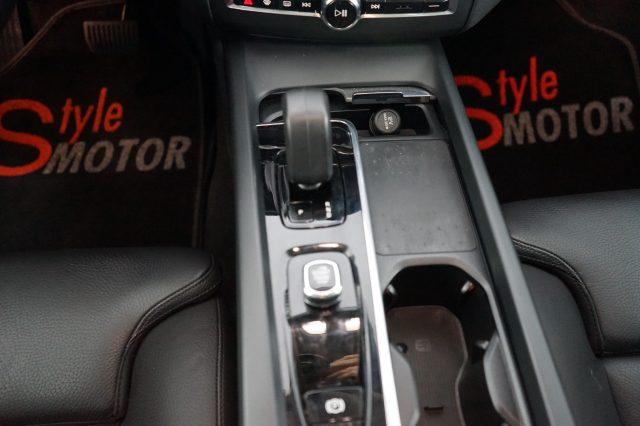 VOLVO XC60 T6 Recharge Plug-in Hybrid AWD automatico Plus Dar