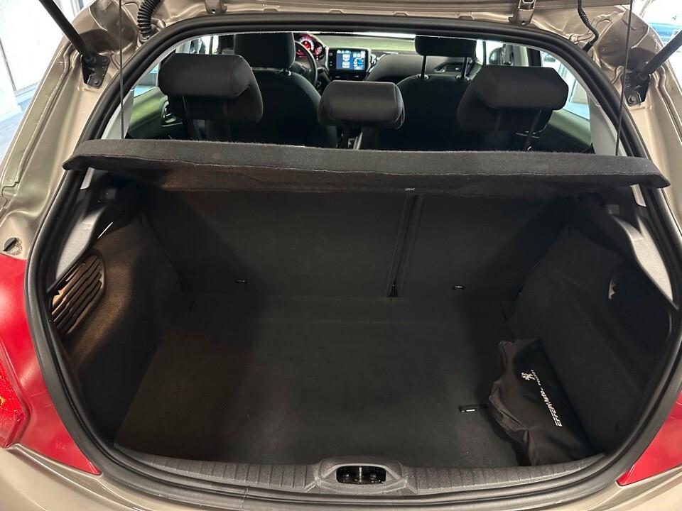 Peugeot 208 5p 1.4 hdi - Neopatentati