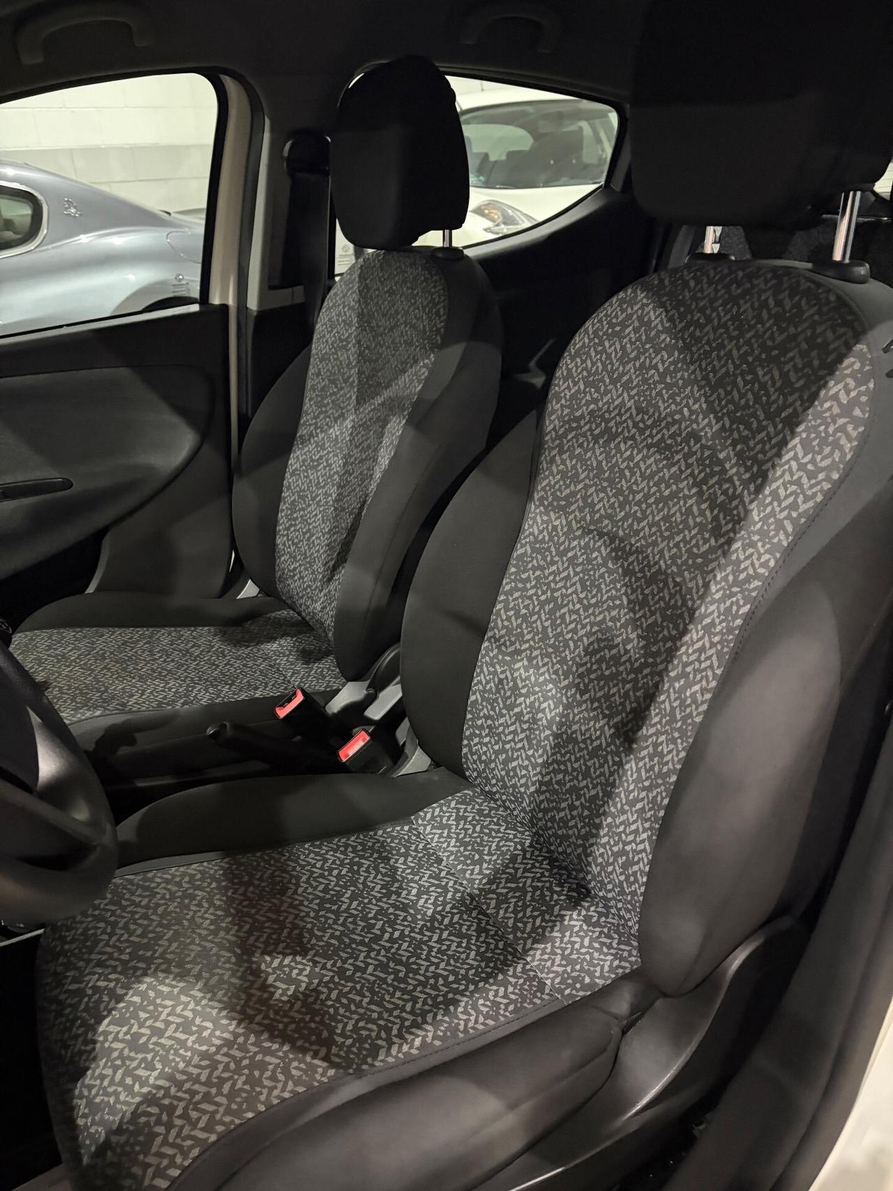 Lancia Ypsilon 1.0 Firefly hybrid