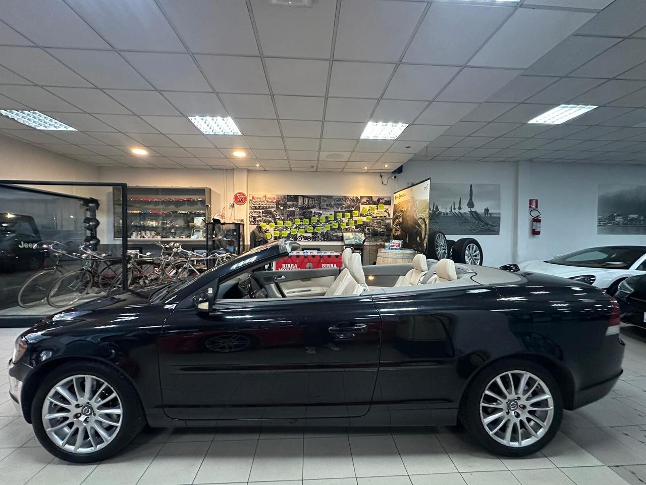 Volvo C70 2.4 D5 20V aut. Momentum TENUTA BENISSIMO
