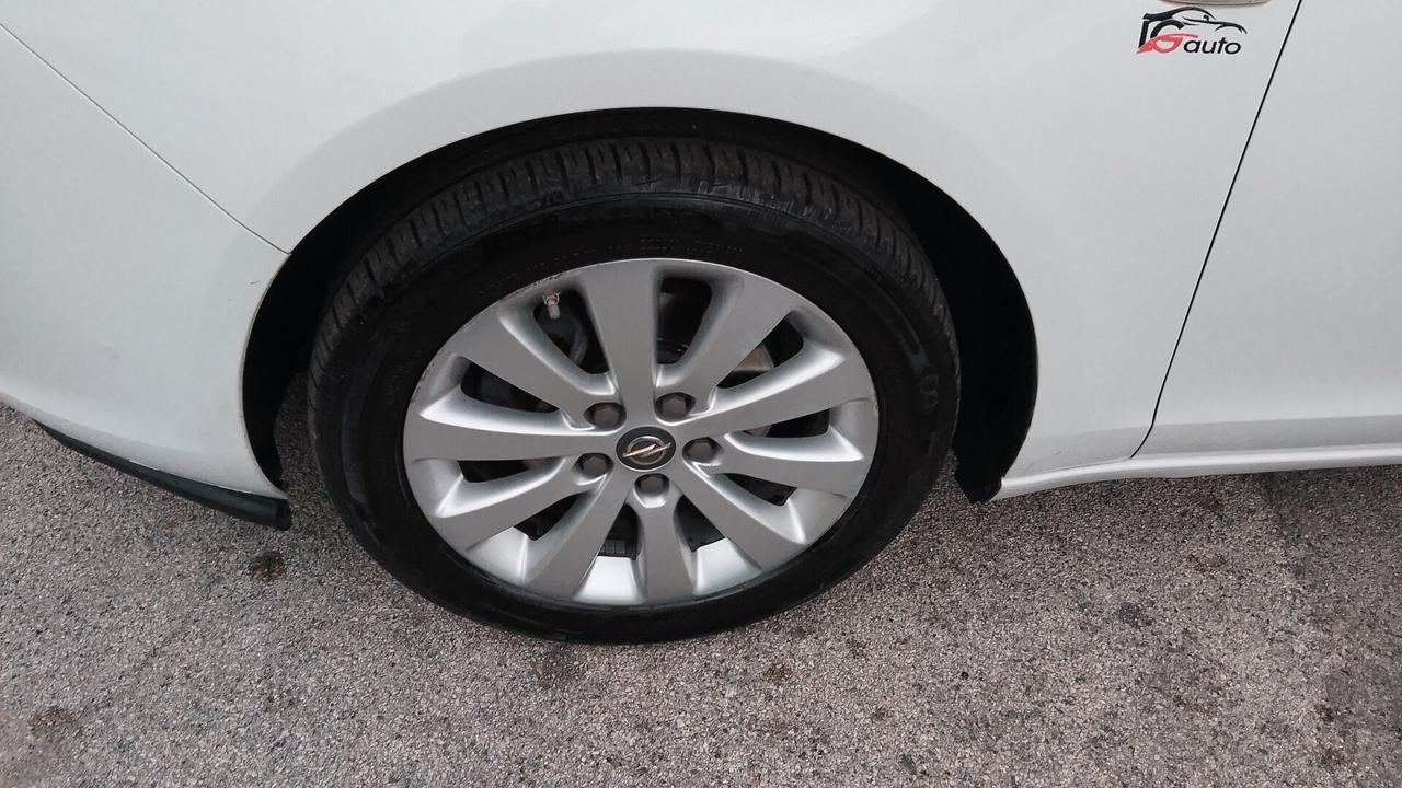 Opel Zafira 1.6 benzina metano 7 posti