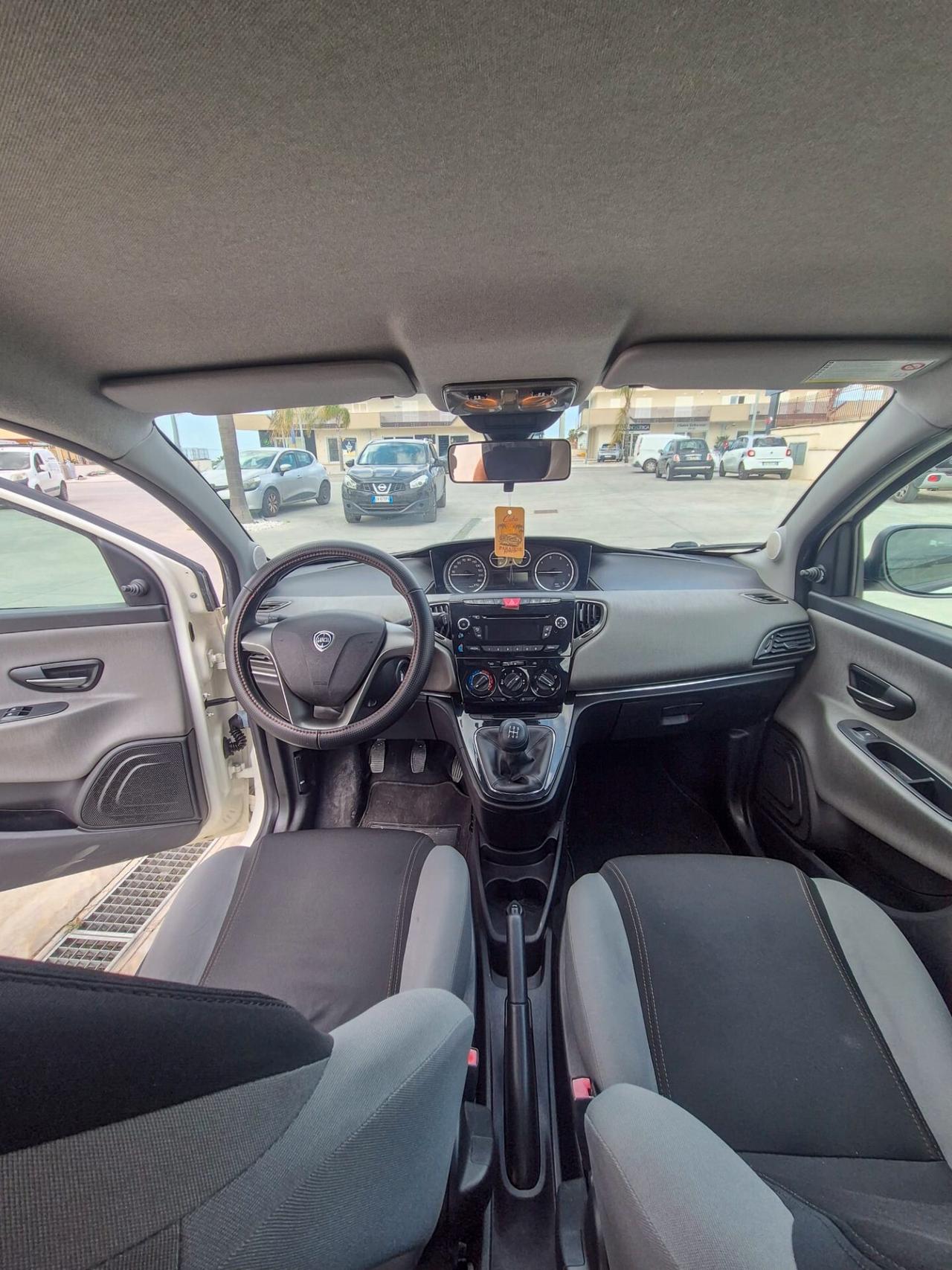 Lancia Ypsilon 1.3 MJT 16V 95 CV 5 porte S&S Silver