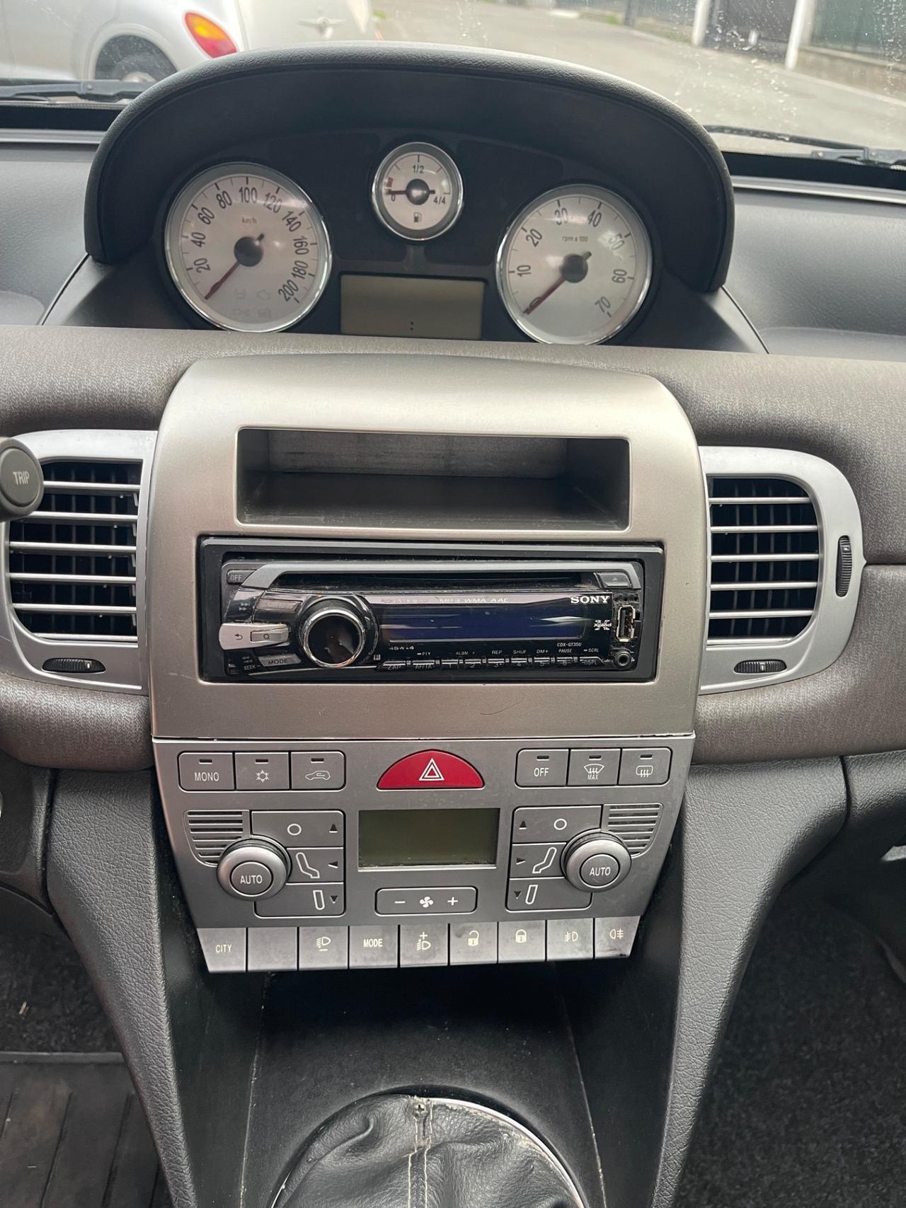 Lancia Ypsilon 1.4 Platino Ecochic GPL