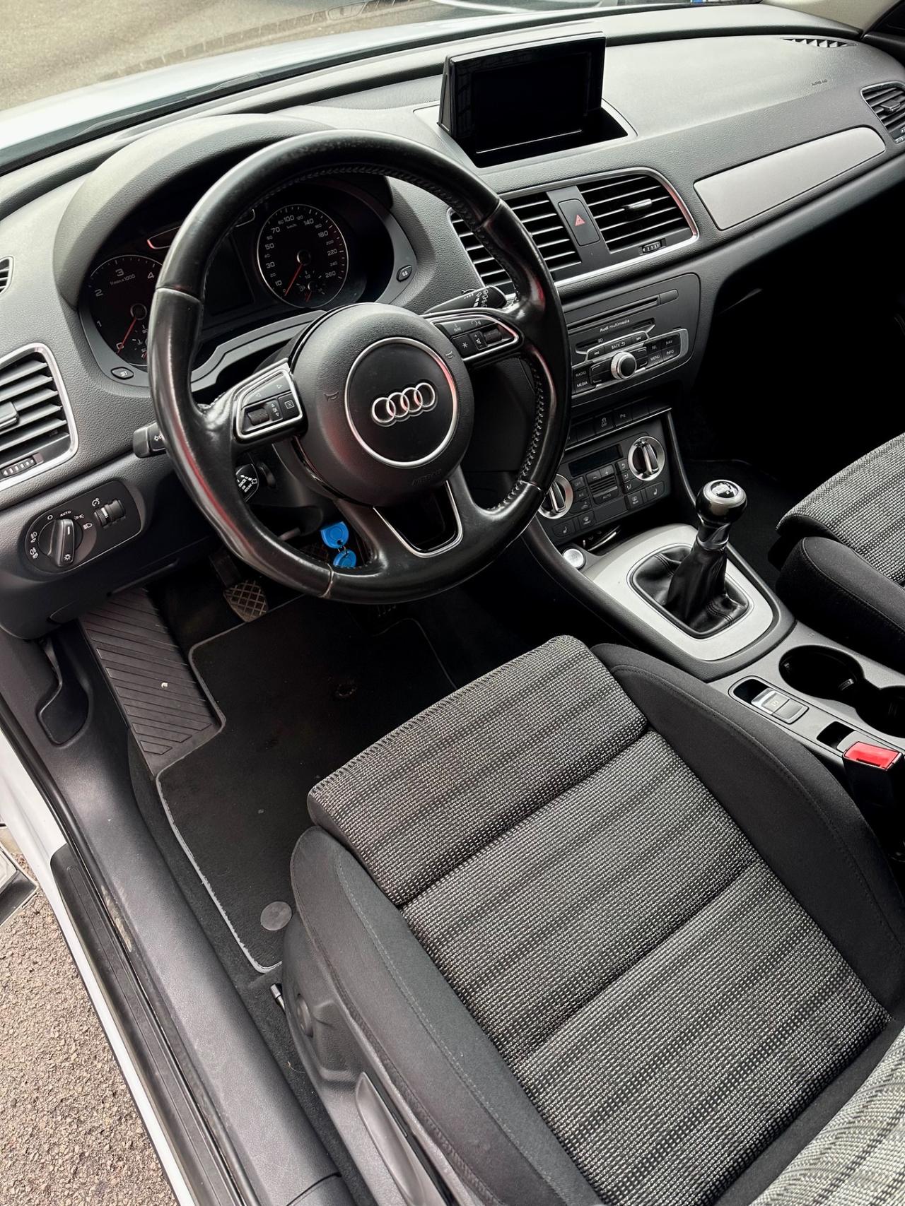 Audi Q3 2.0 TDI 140cv S Line - TETTO APRIBILE