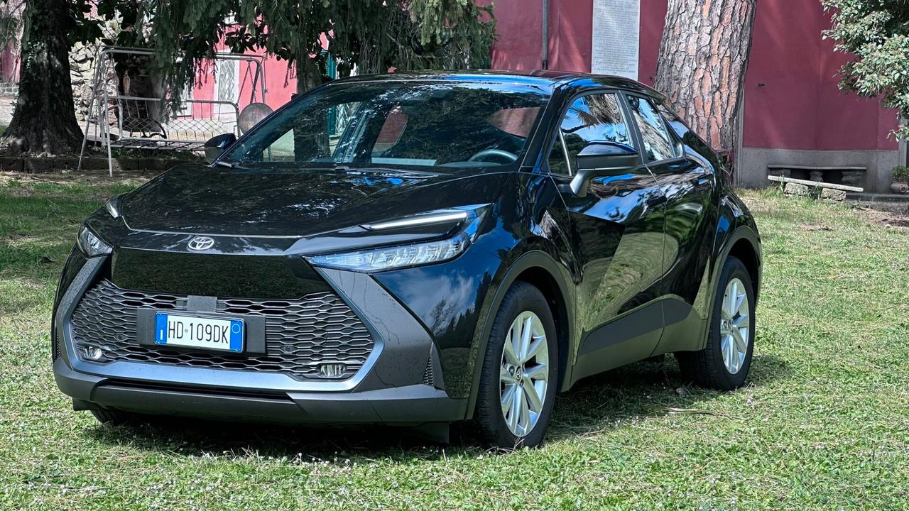 Toyota C-HR 1.8 HV Active 2024 solo 5.500KM PERFETTA leggi testo