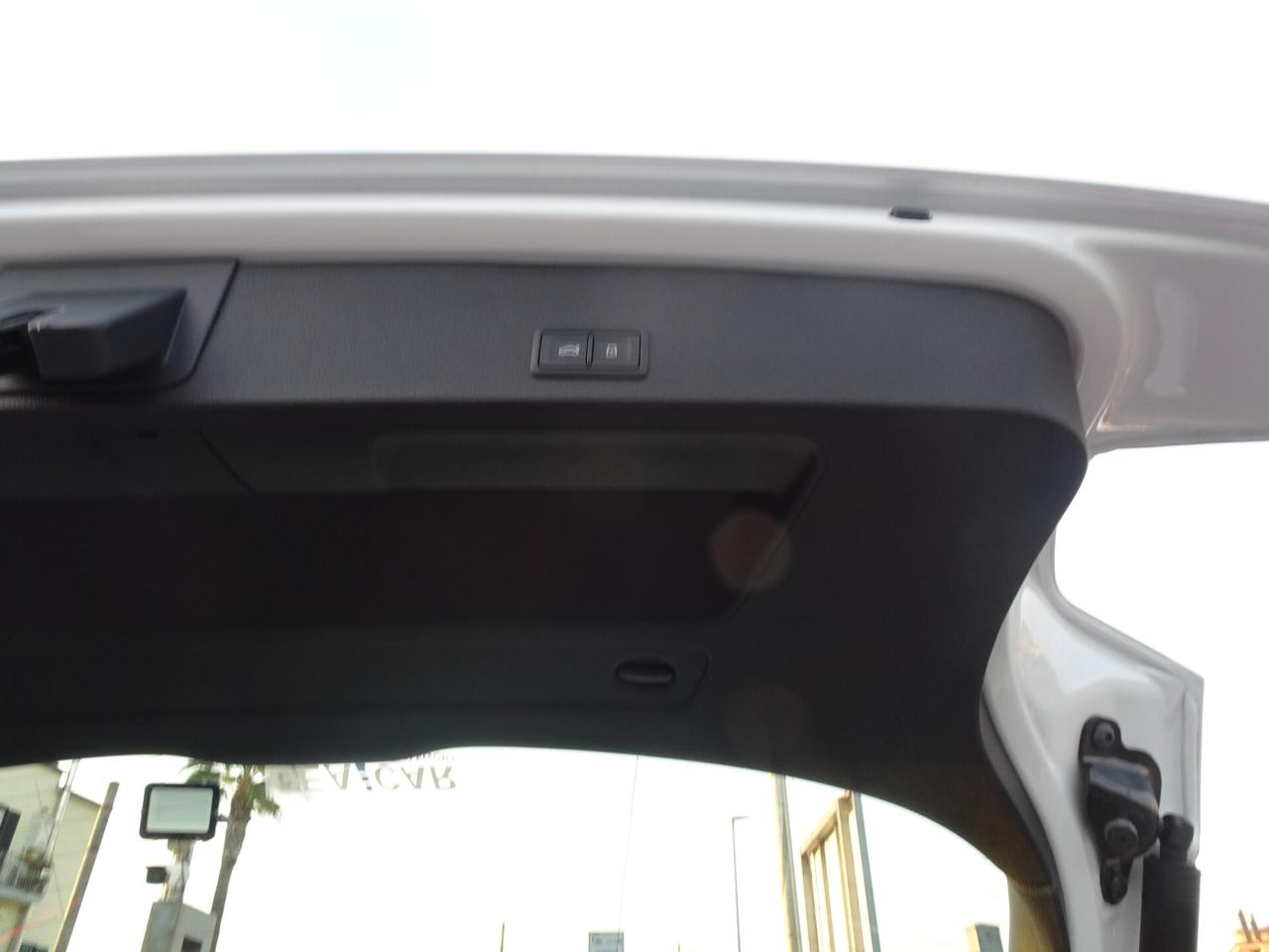 Audi Q2 35 TDI S tronic Identity Black