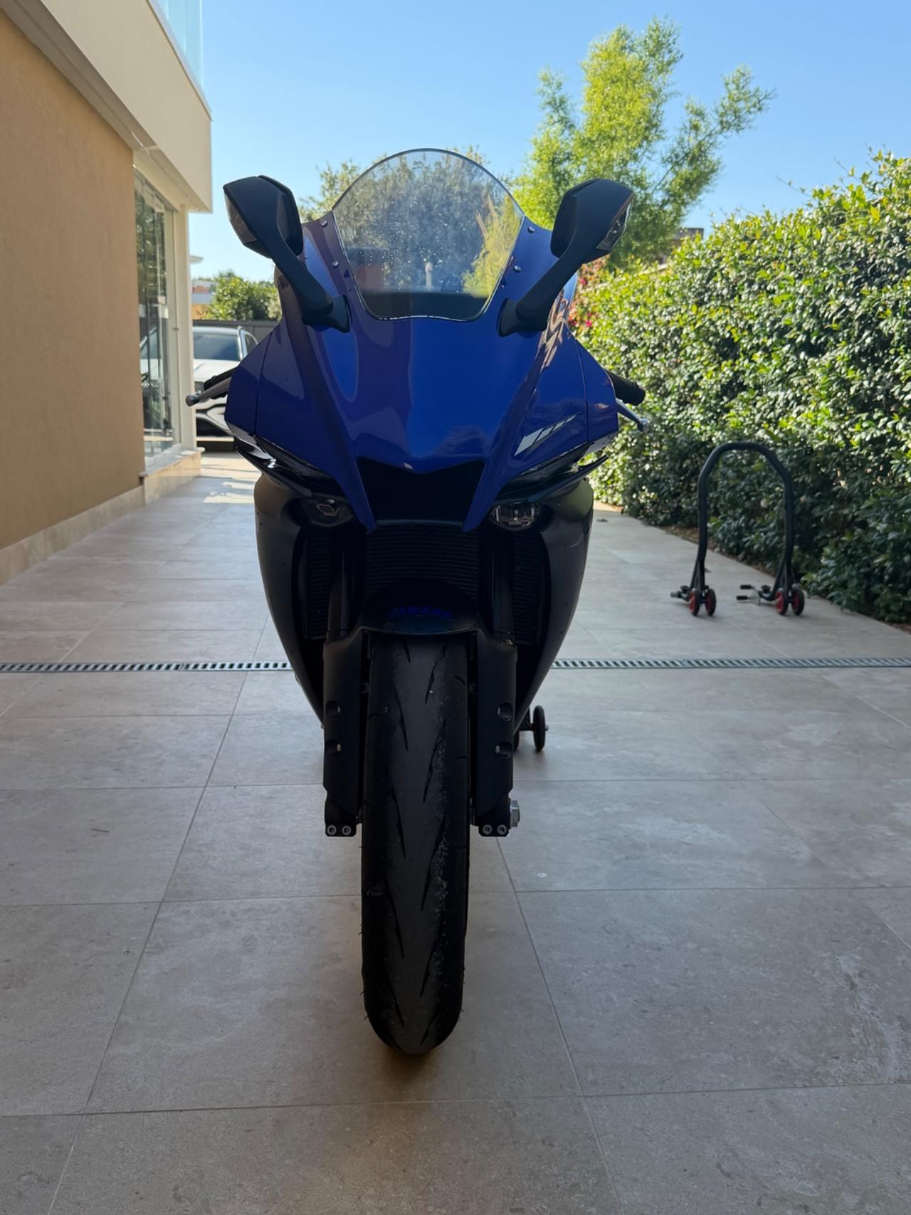 Yamaha YZF R1