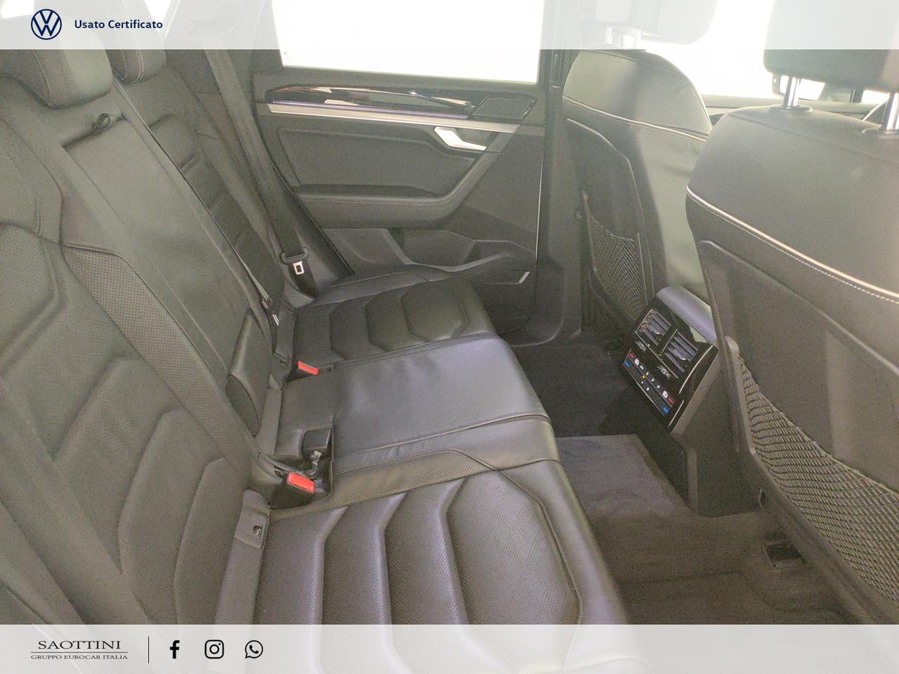 3.0 TDI Elegance R-line exterior pack Tiptronic