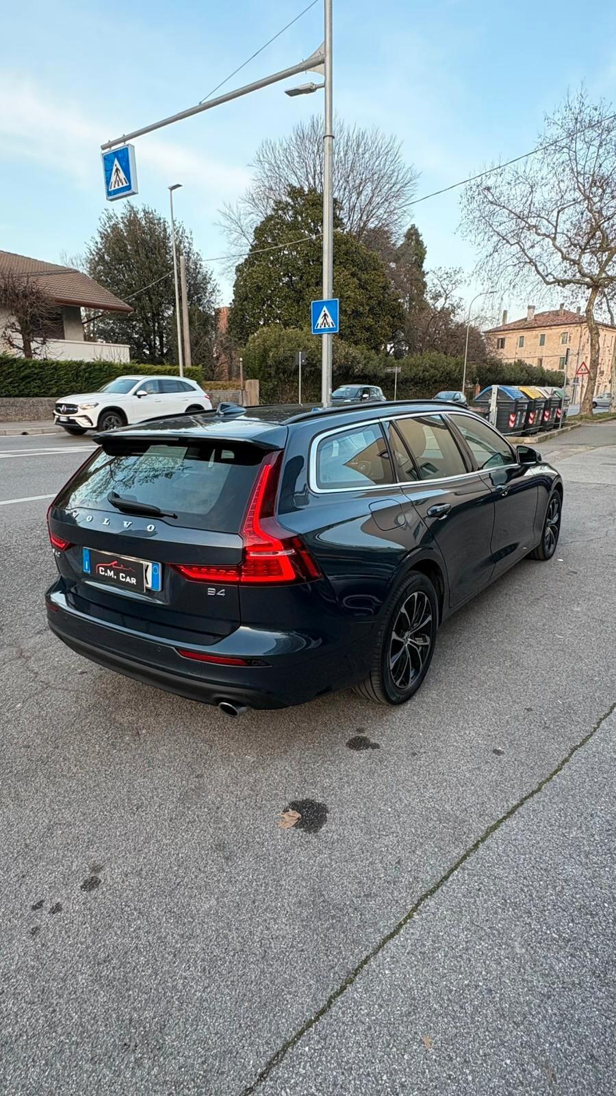 Volvo V60 B4 (d) Geartronic Momentum Business Pro