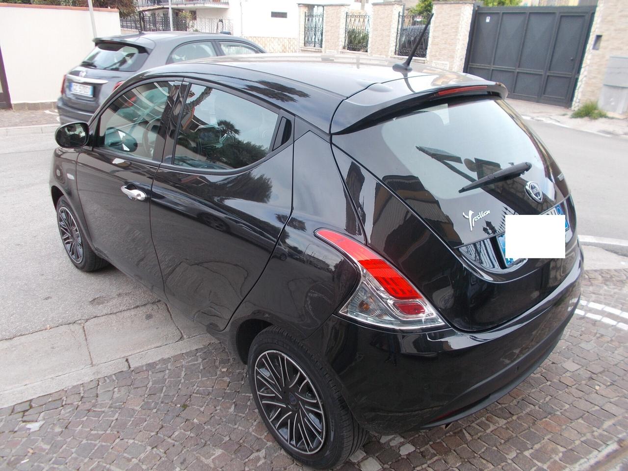 Lancia Ypsilon 1.0 FireFly 5 porte S&S Hybrid Gold Plus