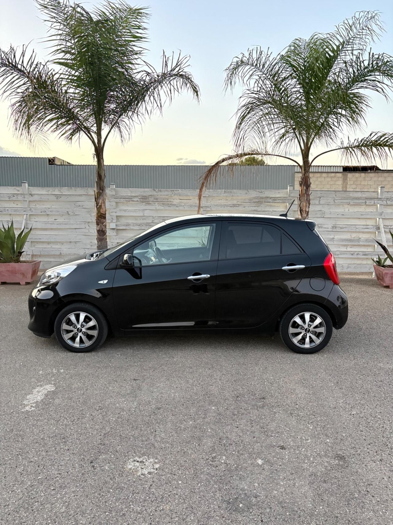 Kia Picanto 1.0 benzina 5 porte con soli 103.000 km