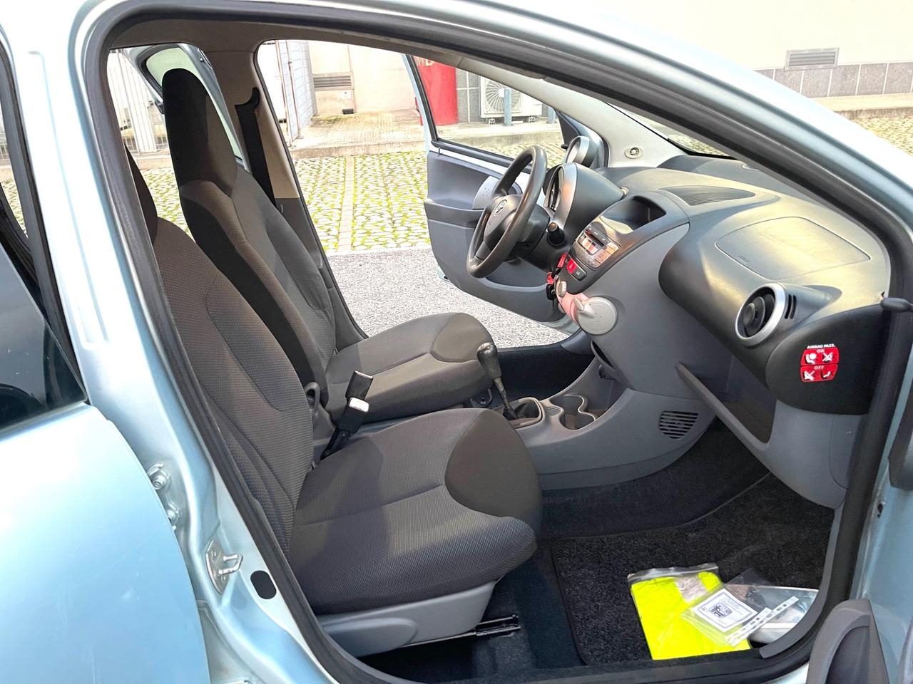 Toyota Aygo 1.0 12V VVT-i 5 porte Sol