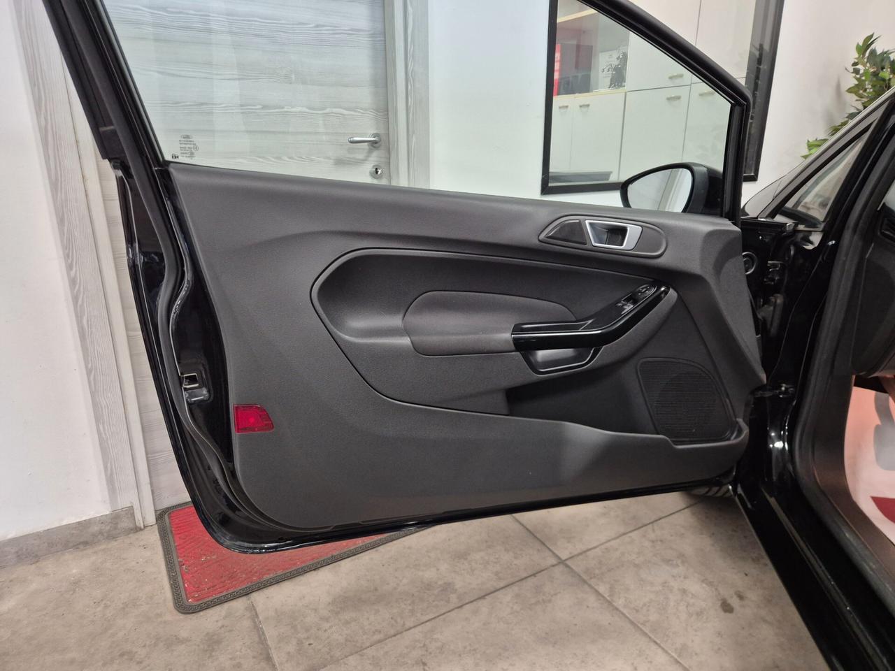 Ford Fiesta 1.4 - GPL Black & White Edition