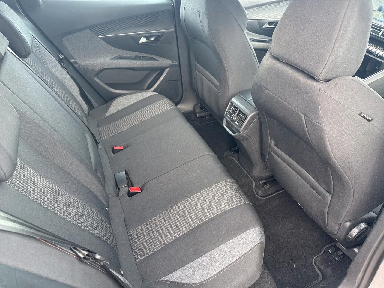 Peugeot 3008 BlueHDi 130 S&S EAT8 Allure