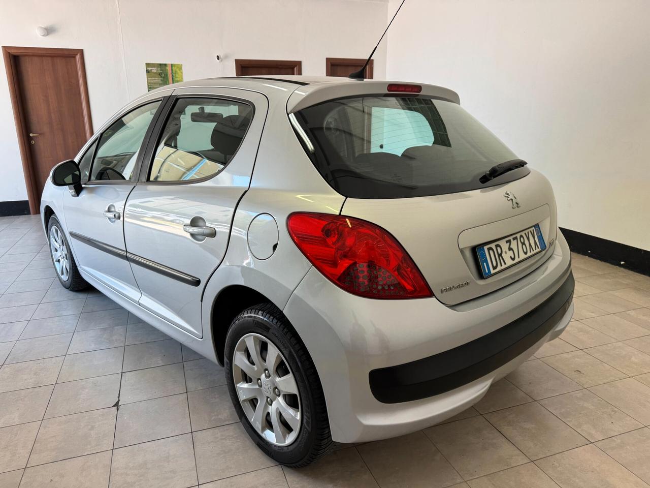 Peugeot 207 1.4 8V 75CV 5p. ONE Line OK NEOPATENTATI