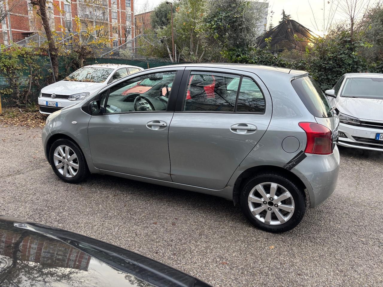 Toyota Yaris 1.3 5 porte sol OK NEOPATENTATI