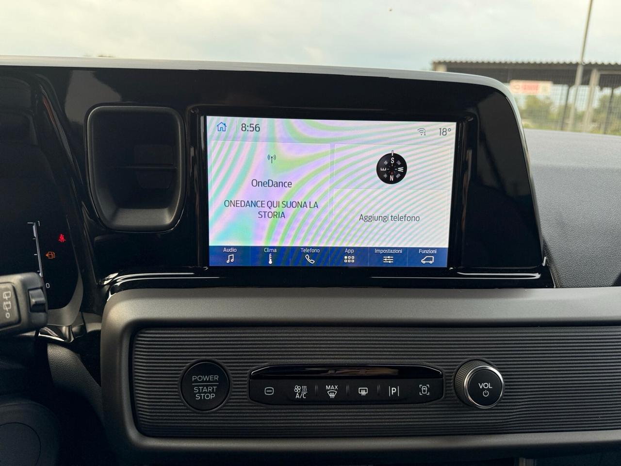 Ford Tourneo Courier 1.0 EcoBoost Titanium