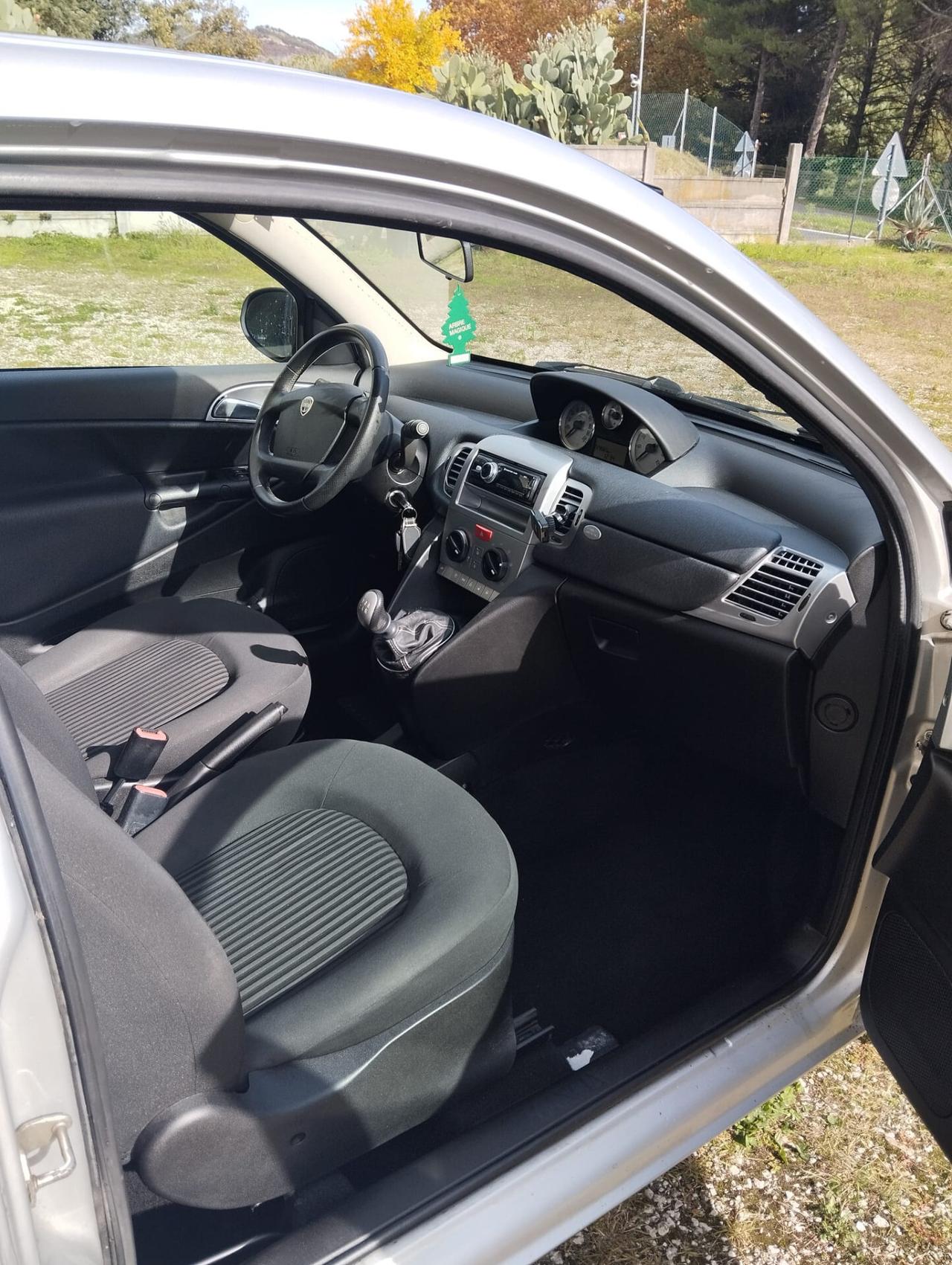 Lancia Ypsilon 1.2 69 CV Argento