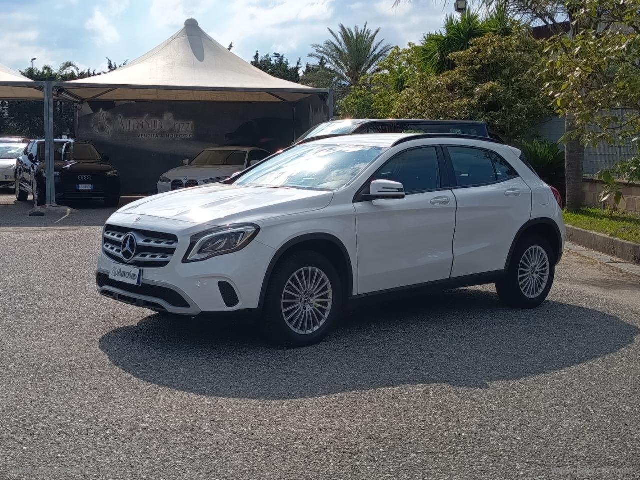 MERCEDES-BENZ GLA 200 d Automatic Business