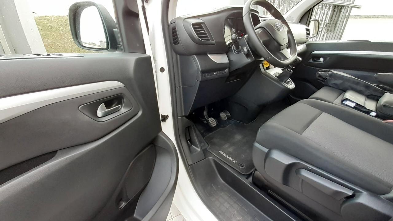 Toyota Proace Verso PL trasporto disabili pedana