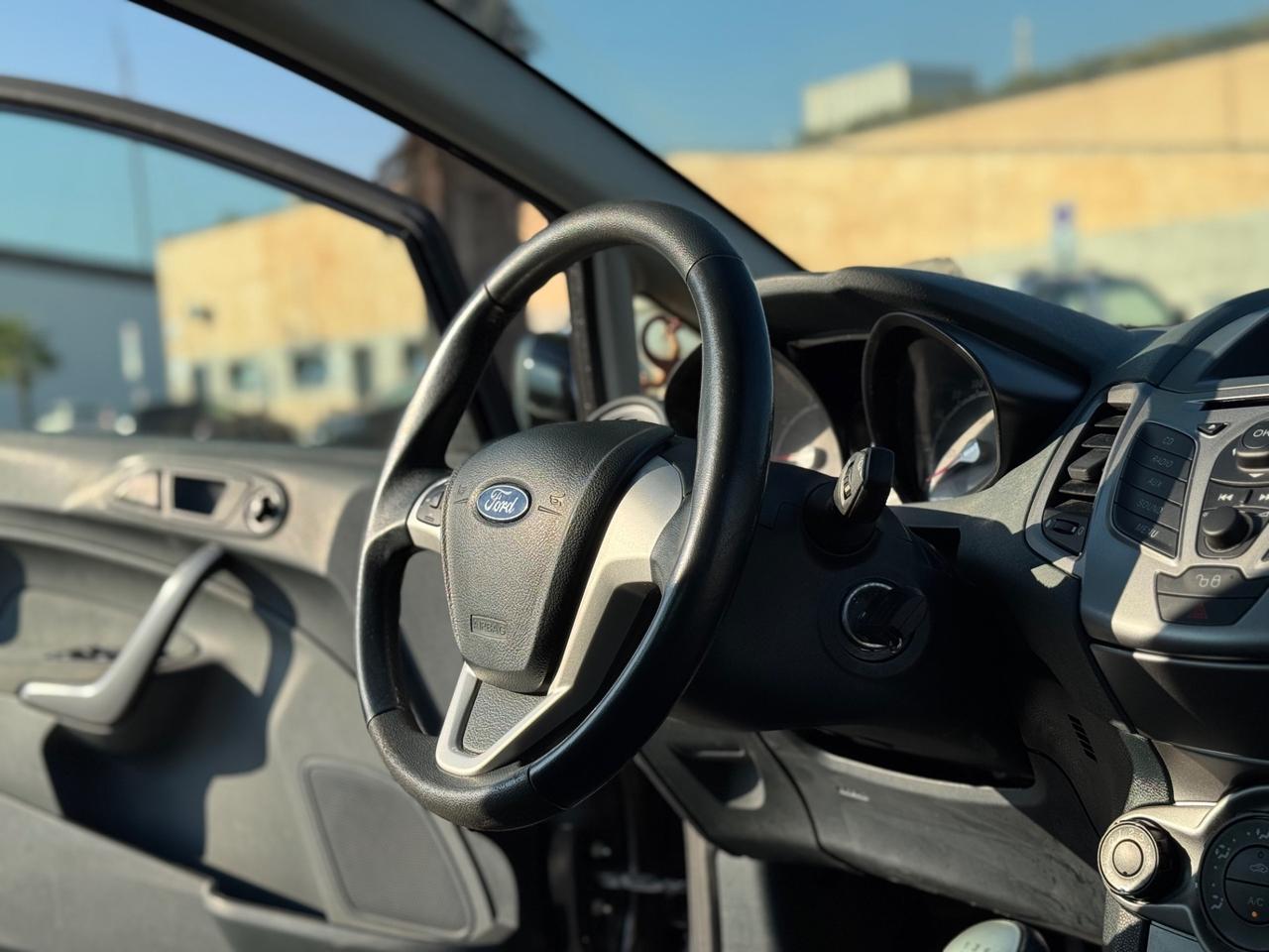 FORD FIESTA 1.2 BENZINA NEO PATENTATI KM REALI 12MESI DI GARANZIA
