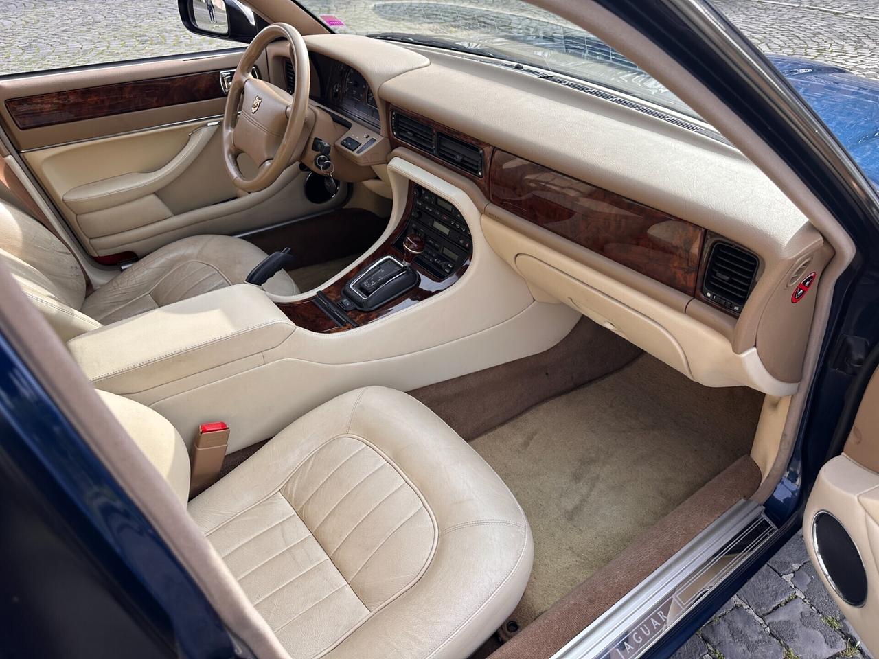 Jaguar XJ 4.0 6 Cil. 241cv Automatica ASI