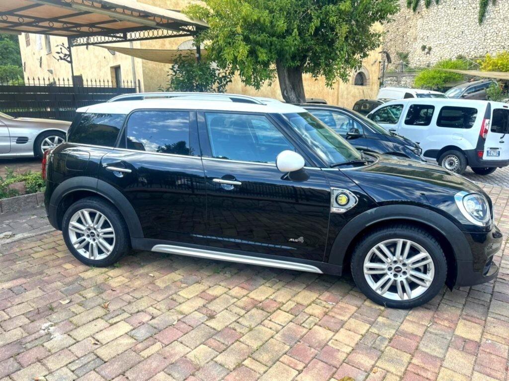 MINICountryman1.5CooperSEHypeCountrymanALL4Automat