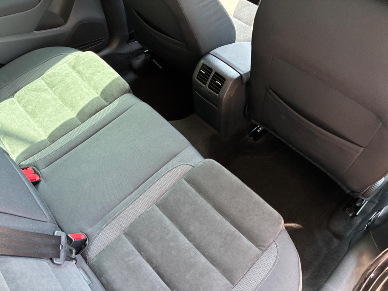 Volkswagen Golf 2.0 TDI 110 cv Highline - 5 porte