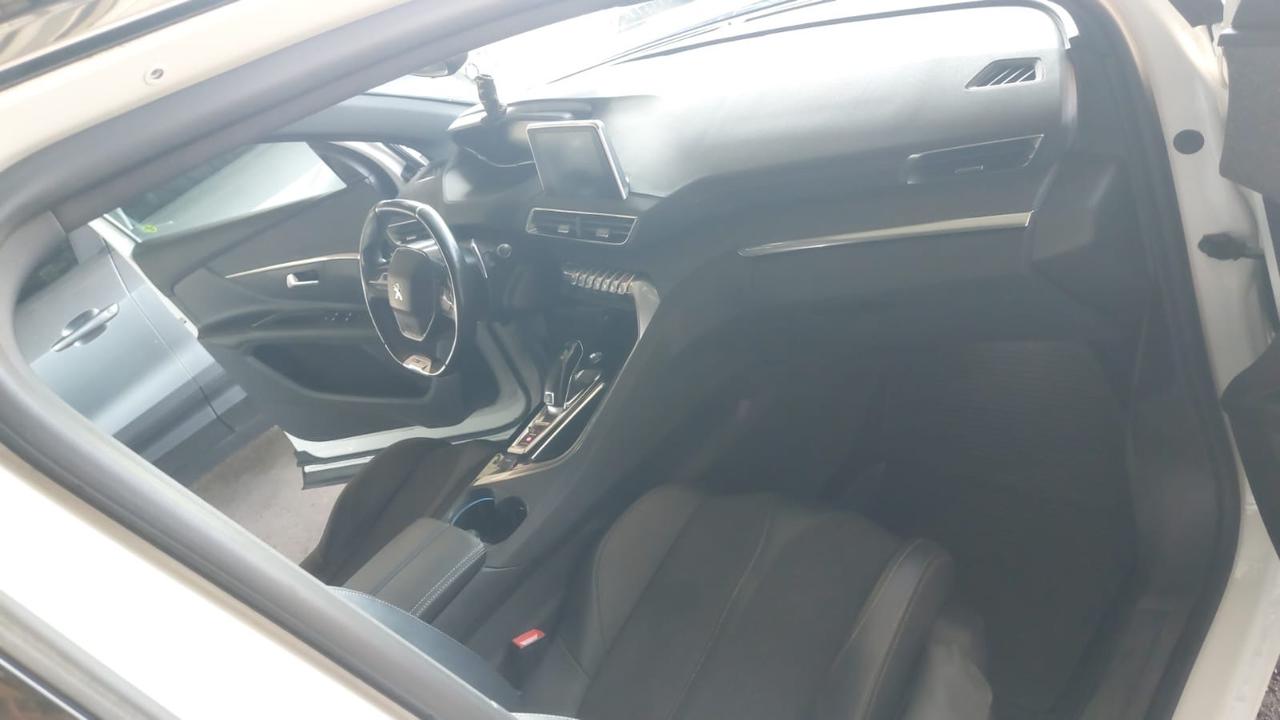 Peugeot 3008 BlueHDi 130 S&S EAT8 Allure