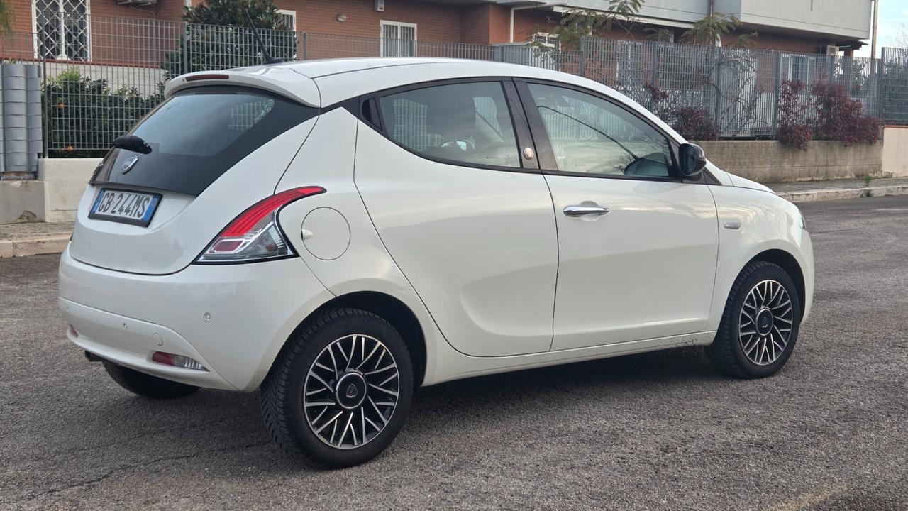 Lancia Ypsilon 1.2 69 CV 5 porte GPL Ecochic Platinum