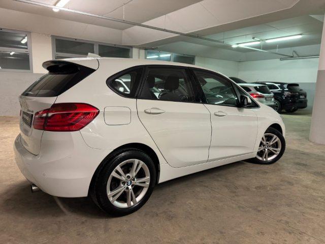 BMW 220 i Active Tourer Advantage automatica