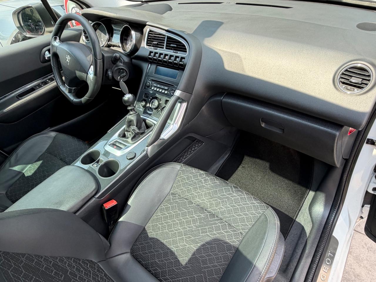 Peugeot 3008 1.6 HDi 115CV Allure