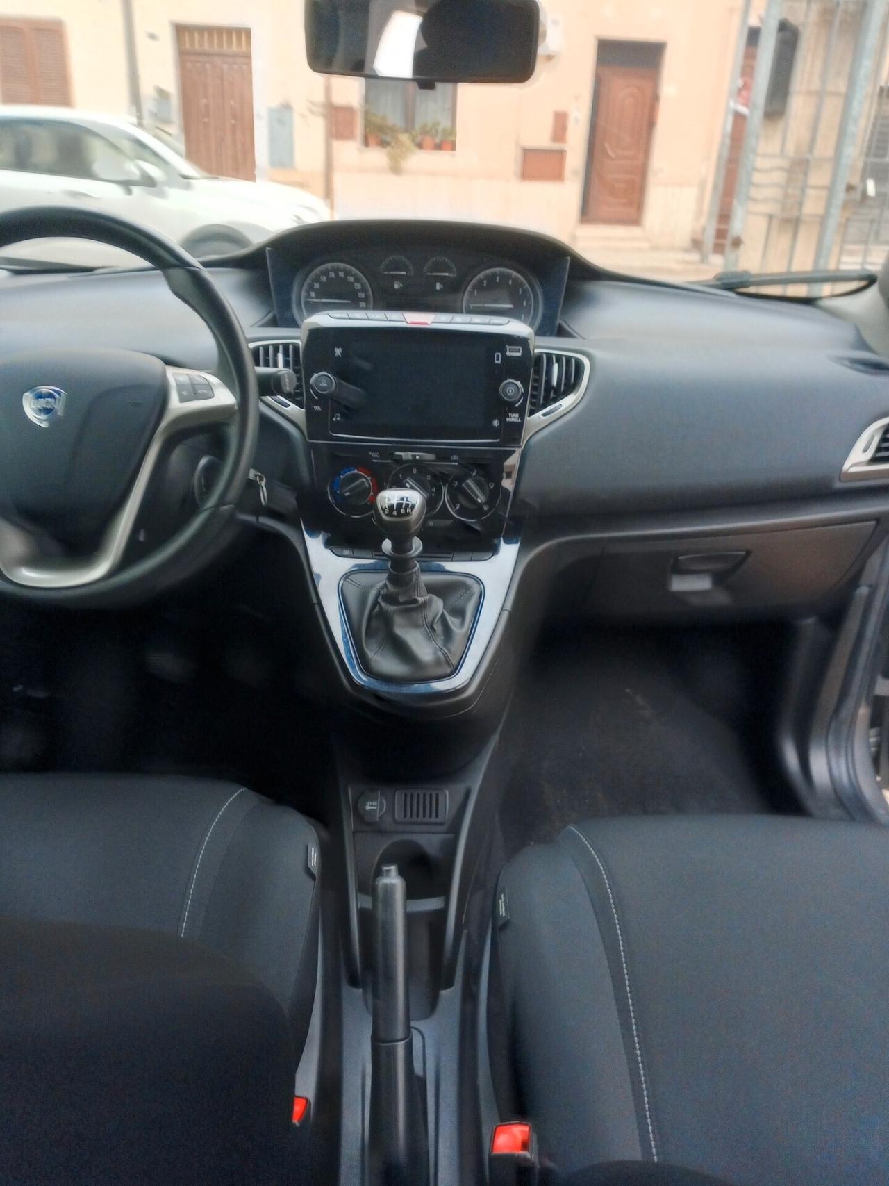 Lancia Ypsilon 1.0 FireFly 5 porte S&S Hybrid Gold