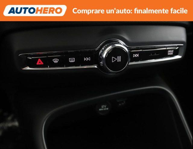 VOLVO XC40 T2 Momentum Pro