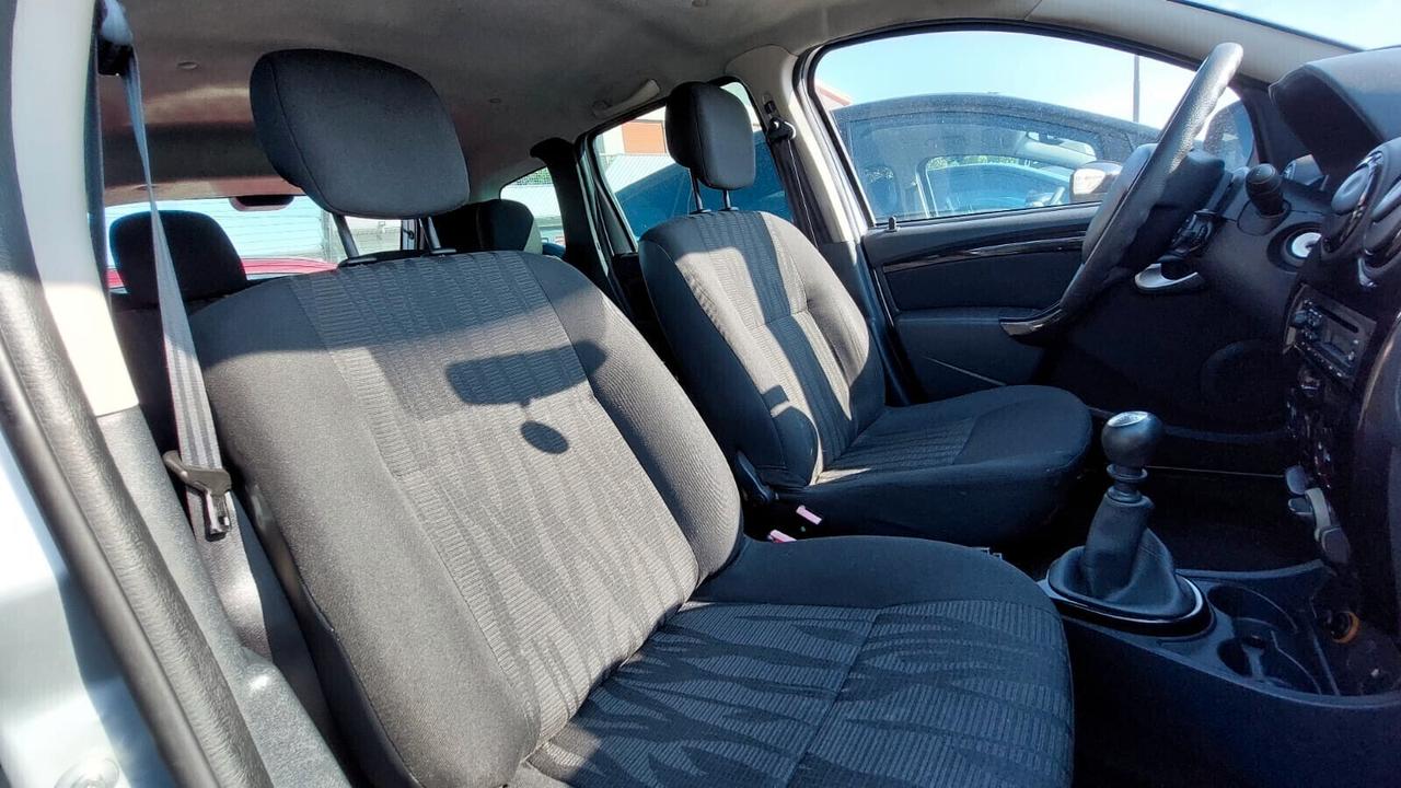 Dacia Duster 1.5 Diesel Neopatentati con gancio di traino