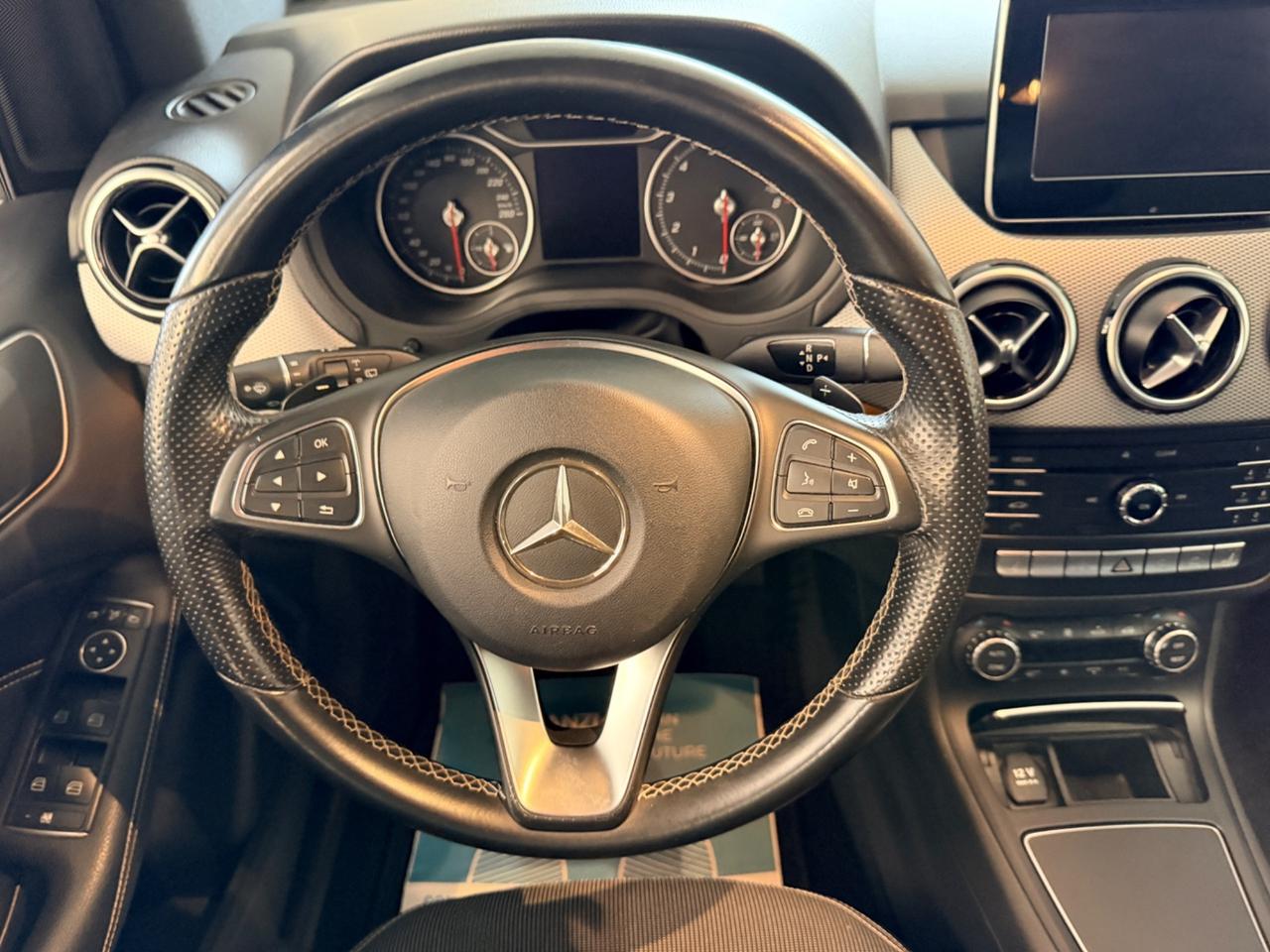 Mercedes-benz B 200 Premium