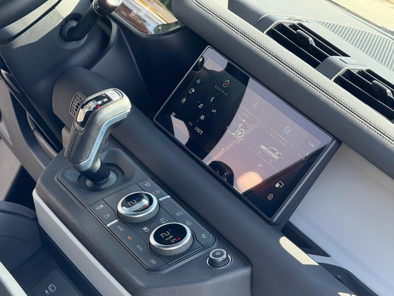 Land Rover Defender 90 3.0D I6 200 CV-BLACK EDITION -PERMUTABILE