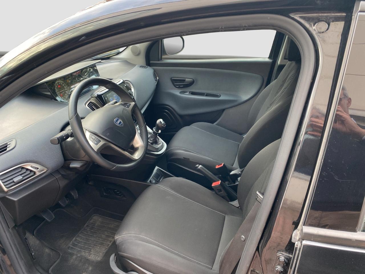 Lancia Ypsilon 1.0 FireFly 5 porte S&S Hybrid Gold