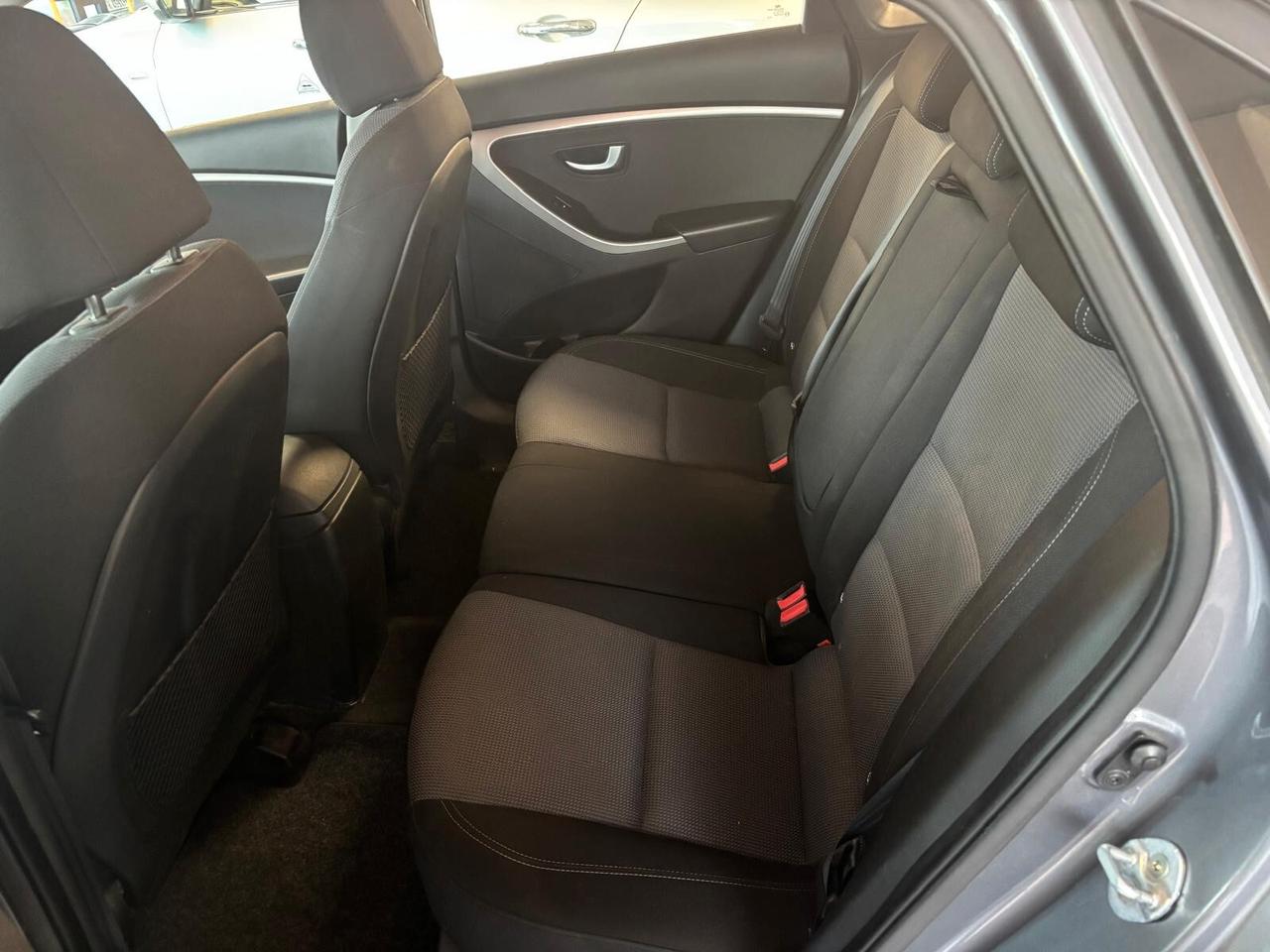 HYUNDAI I30 ANNO 2015 ds 1.6 ADATTA NEOPATENTATI KM 154 mila