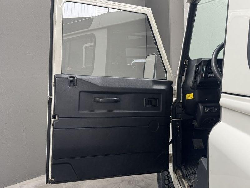 Land Rover Defender 90 TD5 Autocarro 3 Posti C/CLIMA Verricello Omologato Gancio Traino