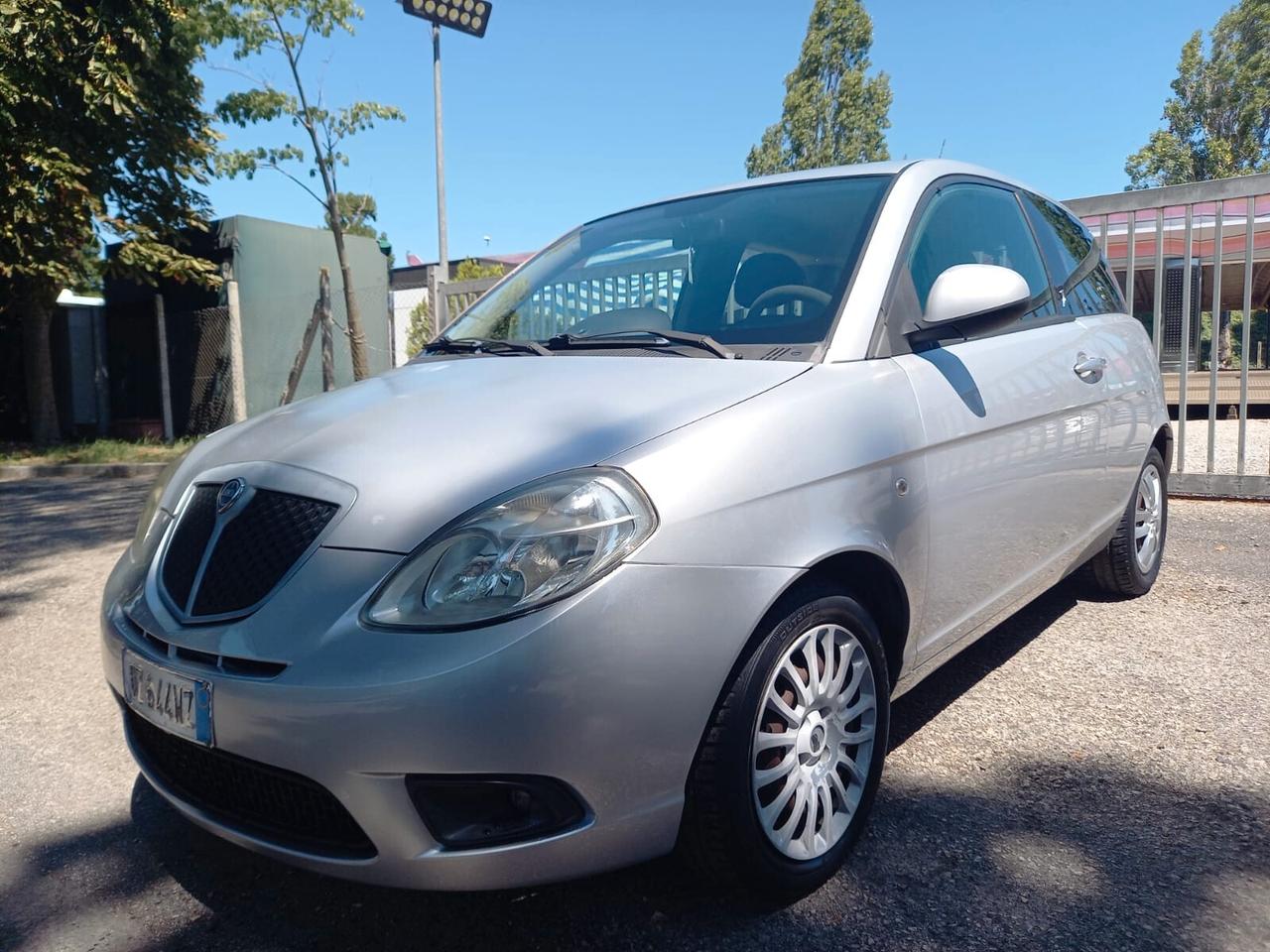 Lancia Ypsilon 1.2 Argento NEOPATENTATI GARANZIA 12 MESI
